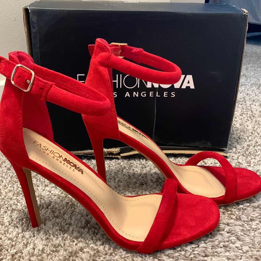 BNIB. Fashion Nova red heels
